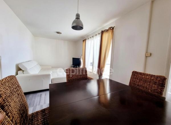 *Sainte-Cecile*Plain-pied de 51 m² à 200 m de la place, terrasse de 40 m², sud-ouest, sans vis-à-vis