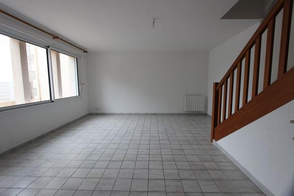 À PLUGUFFAN, CÔTÉ PLOMELIN, UNE MAISON DE TYPE 4 AVEC TERRASSE & GARAGE. -