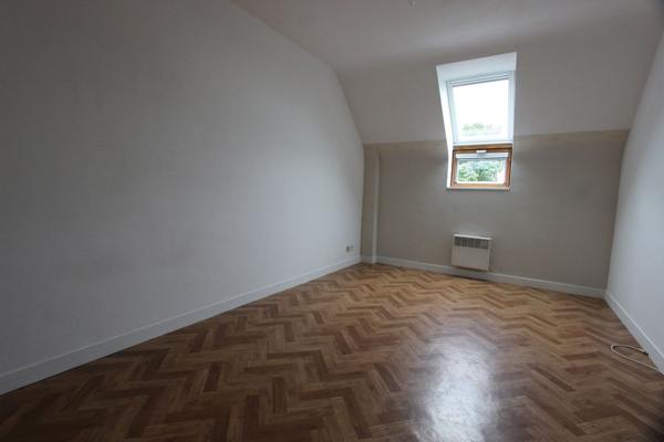 À PLUGUFFAN, CÔTÉ PLOMELIN, UNE MAISON DE TYPE 4 AVEC TERRASSE & GARAGE. -