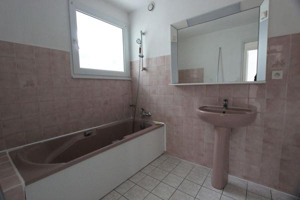 À PLUGUFFAN, CÔTÉ PLOMELIN, UNE MAISON DE TYPE 4 AVEC TERRASSE & GARAGE. -