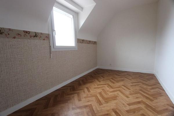 À PLUGUFFAN, CÔTÉ PLOMELIN, UNE MAISON DE TYPE 4 AVEC TERRASSE & GARAGE. -