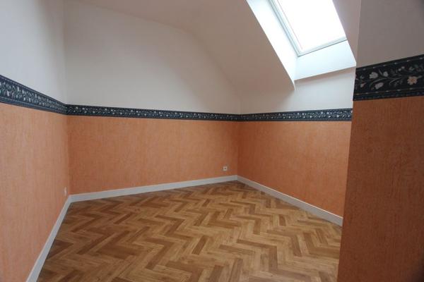 À PLUGUFFAN, CÔTÉ PLOMELIN, UNE MAISON DE TYPE 4 AVEC TERRASSE & GARAGE. -