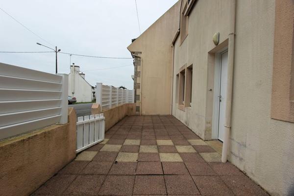 À PLUGUFFAN, CÔTÉ PLOMELIN, UNE MAISON DE TYPE 4 AVEC TERRASSE & GARAGE. -