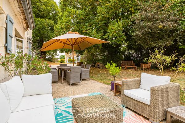 Domaine rénové avec gîtes indépendants et près de 2 hectares de terrain