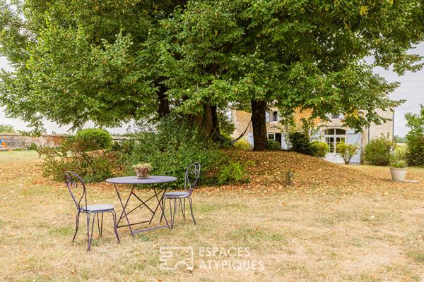 Domaine rénové avec gîtes indépendants et près de 2 hectares de terrain