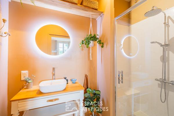 Domaine rénové avec gîtes indépendants et près de 2 hectares de terrain