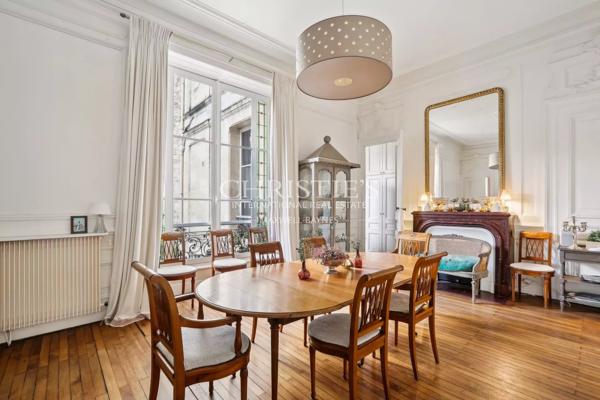 BORDEAUX JARDIN PUBLIC : Magnifique appartement 5 chambres, 1 extérieur, 1 garage en location