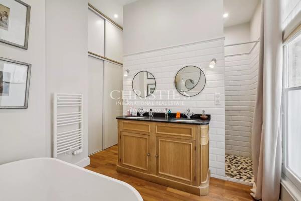 BORDEAUX JARDIN PUBLIC : Magnifique appartement 5 chambres, 1 extérieur, 1 garage en location