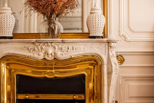 BORDEAUX JARDIN PUBLIC : Magnifique appartement 5 chambres, 1 extérieur, 1 garage en location
