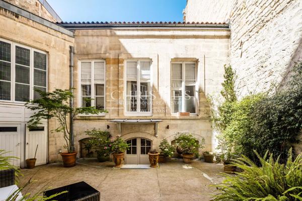 BORDEAUX JARDIN PUBLIC : Magnifique appartement 5 chambres, 1 extérieur, 1 garage en location