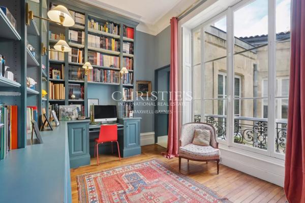 BORDEAUX JARDIN PUBLIC : Magnifique appartement 5 chambres, 1 extérieur, 1 garage en location