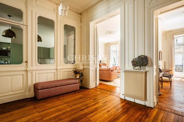 BORDEAUX JARDIN PUBLIC : Magnifique appartement 5 chambres, 1 extérieur, 1 garage en location