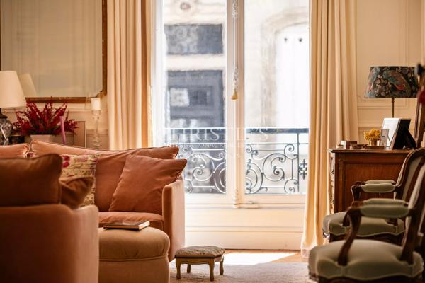 BORDEAUX JARDIN PUBLIC : Magnifique appartement 5 chambres, 1 extérieur, 1 garage en location