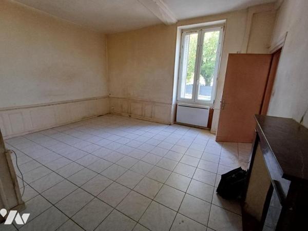 MAROLLES LES BRAULTS - Immeuble avec 4 appartements