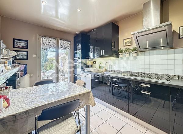 Maison familiale à Morangis proche des écoles et des transports 4 chambres sous-sol total