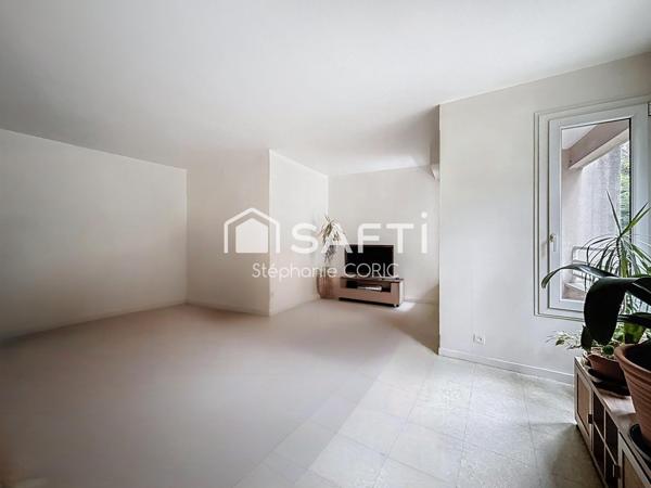 PLEIN CENTRE - AU CALME - 3 CHAMBRES - RECENT