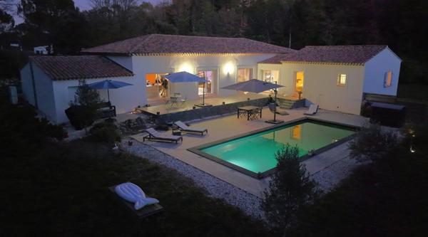 Villa plain pied de 193m2 + piscine sur 2.5 hectares de terrain,  sans vis-à-vis.