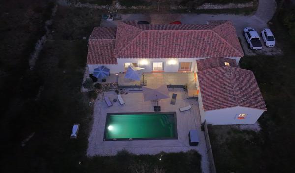 Villa plain pied de 193m2 + piscine sur 2.5 hectares de terrain,  sans vis-à-vis.