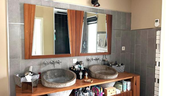 Villa plain pied de 193m2 + piscine sur 2.5 hectares de terrain,  sans vis-à-vis.