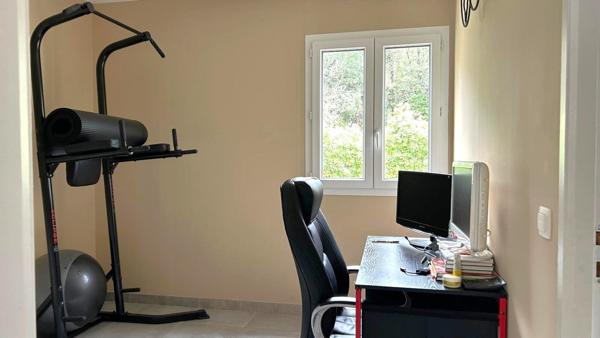 Villa plain pied de 193m2 + piscine sur 2.5 hectares de terrain,  sans vis-à-vis.