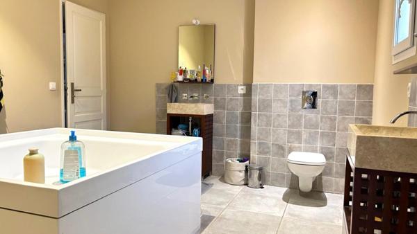 Villa plain pied de 193m2 + piscine sur 2.5 hectares de terrain,  sans vis-à-vis.