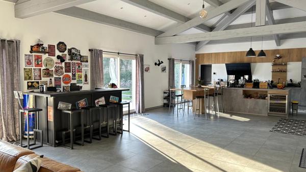 Villa plain pied de 193m2 + piscine sur 2.5 hectares de terrain,  sans vis-à-vis.