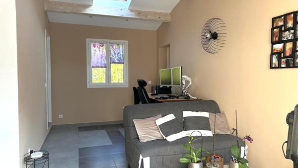 Villa plain pied de 193m2 + piscine sur 2.5 hectares de terrain,  sans vis-à-vis.