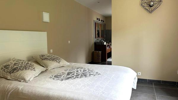 Villa plain pied de 193m2 + piscine sur 2.5 hectares de terrain,  sans vis-à-vis.