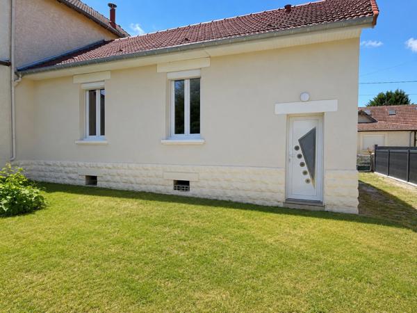 PAVILLON DE PLAIN PIED, 2 CHAMBRES, GARAGE ET JARDIN CLOS