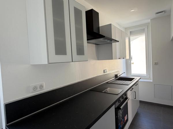 PAVILLON DE PLAIN PIED, 2 CHAMBRES, GARAGE ET JARDIN CLOS