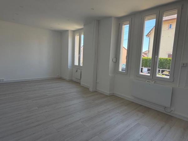 PAVILLON DE PLAIN PIED, 2 CHAMBRES, GARAGE ET JARDIN CLOS