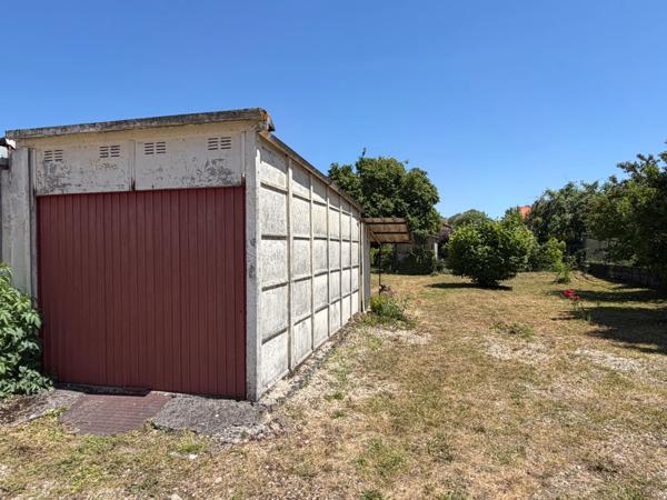 PAVILLON DE PLAIN PIED, 2 CHAMBRES, GARAGE ET JARDIN CLOS