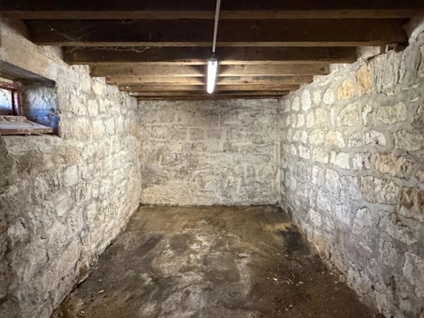 PAVILLON DE PLAIN PIED, 2 CHAMBRES, GARAGE ET JARDIN CLOS