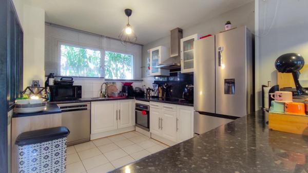 EXCLUSIVITE Maison de ville La Londe Les Maures 4 pièce(s) 86 m2+balcon+parking  sécurisé