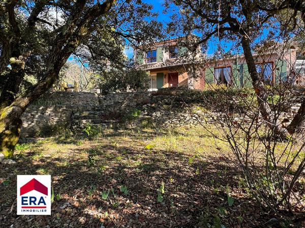 Villa avec jardin et piscine