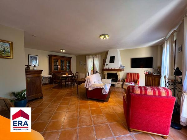 Villa avec jardin et piscine