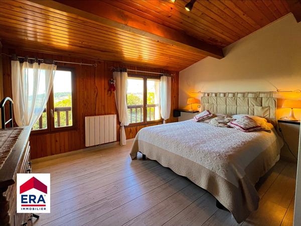 Villa avec jardin et piscine