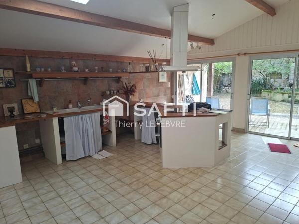 Superbe grande maison à colombages plein centre de chatellerault