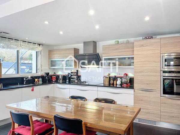 Maison 8 pièces 220 m²