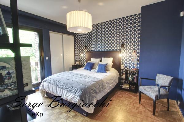 MAISON INDIVIDUELLE  230m², 3 niveaux, 6 chambres