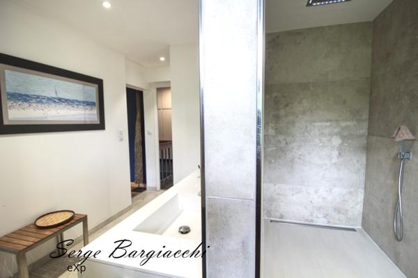 MAISON INDIVIDUELLE  230m², 3 niveaux, 6 chambres