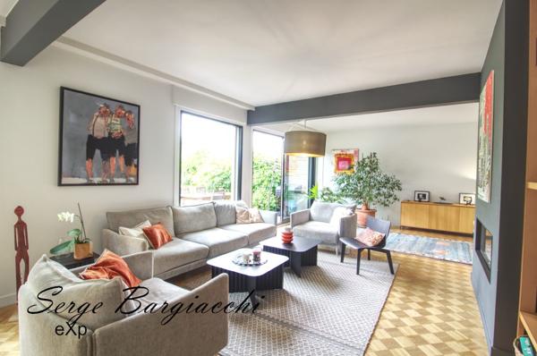 MAISON INDIVIDUELLE  230m², 3 niveaux, 6 chambres