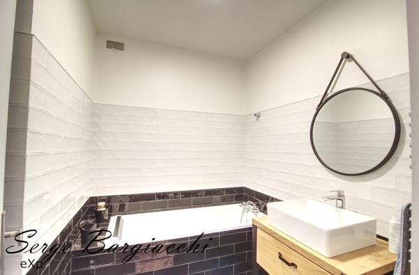 MAISON INDIVIDUELLE  230m², 3 niveaux, 6 chambres