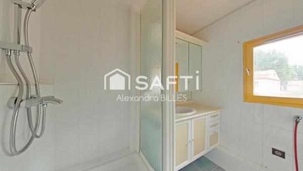 Appartement résidence standing avec piscine et place de parking privative