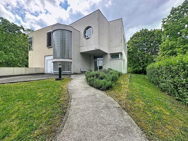 Immeuble 26 pièces 845.5 m2