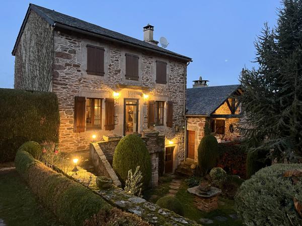 Castelnau-Pégayrols (12620) Coup de coeur!! village médiéval, maison traditionnelle (+jardin), entièrement rénovée