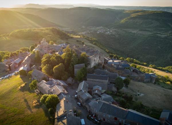 Castelnau-Pégayrols (12620) Coup de coeur!! village médiéval, maison traditionnelle (+jardin), entièrement rénovée