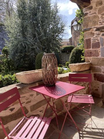 Castelnau-Pégayrols (12620) Coup de coeur!! village médiéval, maison traditionnelle (+jardin), entièrement rénovée