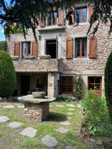 Castelnau-Pégayrols (12620) Coup de coeur!! village médiéval, maison traditionnelle (+jardin), entièrement rénovée