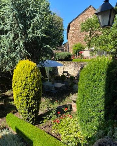 Castelnau-Pégayrols (12620) Coup de coeur!! village médiéval, maison traditionnelle (+jardin), entièrement rénovée